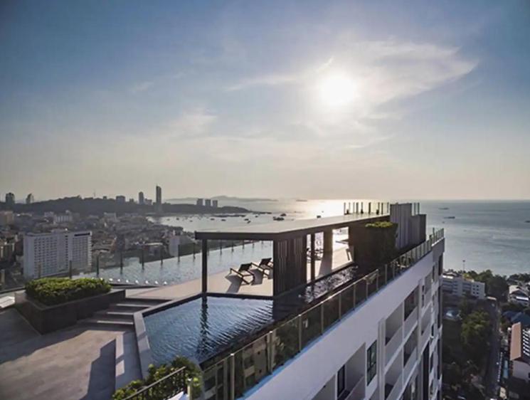 Great Location With Infinity Pool - Central Apartment